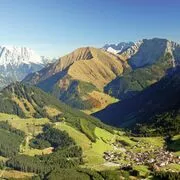 Berwang mit Zugspitze im Hintergrund