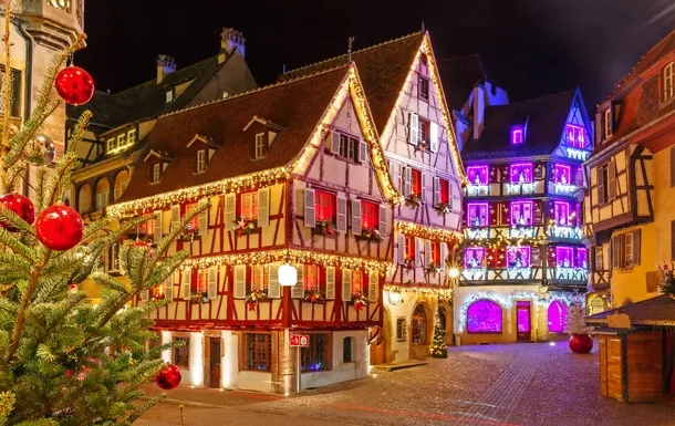 Weihnachtsmarkt in Colmar im Elsass, Frankreich© Kavalenkava - Fotolia