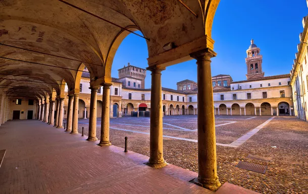 Schloss von San Giogio in Matua, Italien©xbrchx - stock.adobe.com