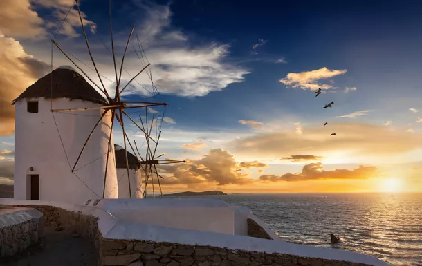 Windmühlen von Mykonos bei Sonnenuntergang©moofushi - stock.adobe.com
